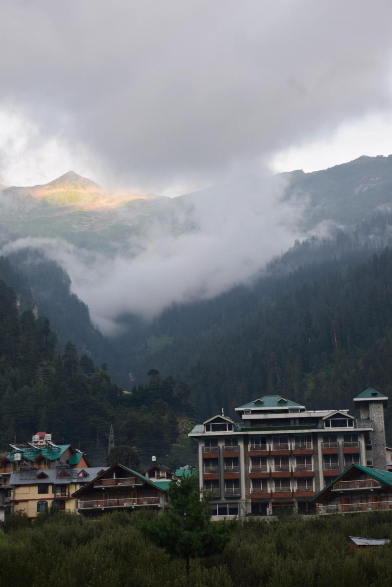 Enthralling Escapes Nature And Trek * Manali (Himachal Pradesh)